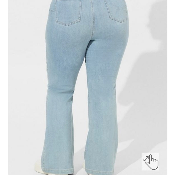 NWT Torrid Bombshell Flare Premium Stretch High-Rise Jean Size 12 - Picture 3 of 13